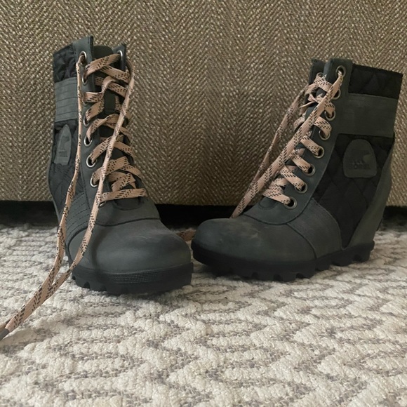 Sorel Lexie Wedge Boots. Size 6. - Picture 2 of 4